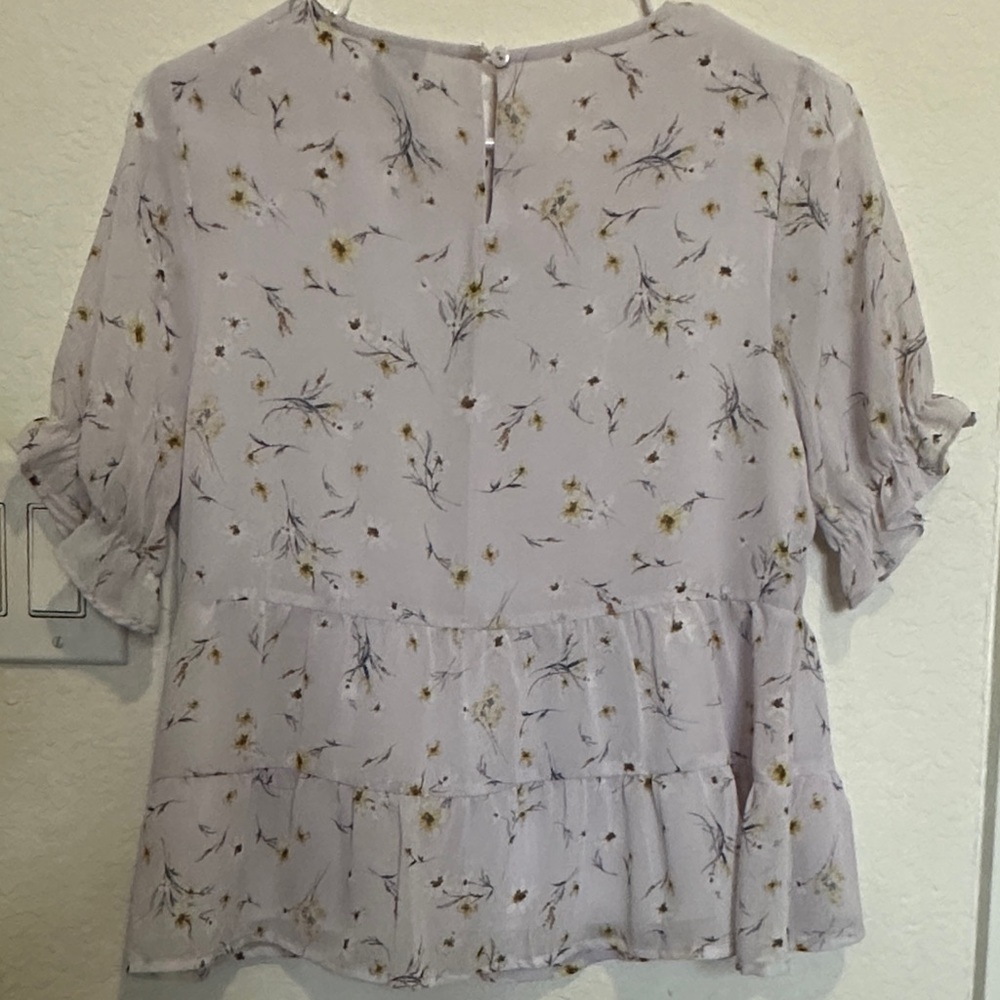 Paper Crane Lavender Floral Blouse with Ruffle Sleeves - Picture 4 of 4